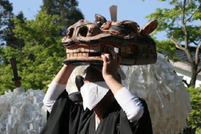 やんさんま神幸式の行道獅子