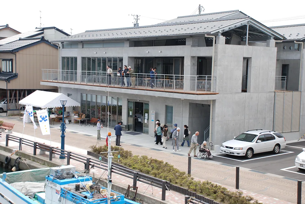 川の駅新湊の外観