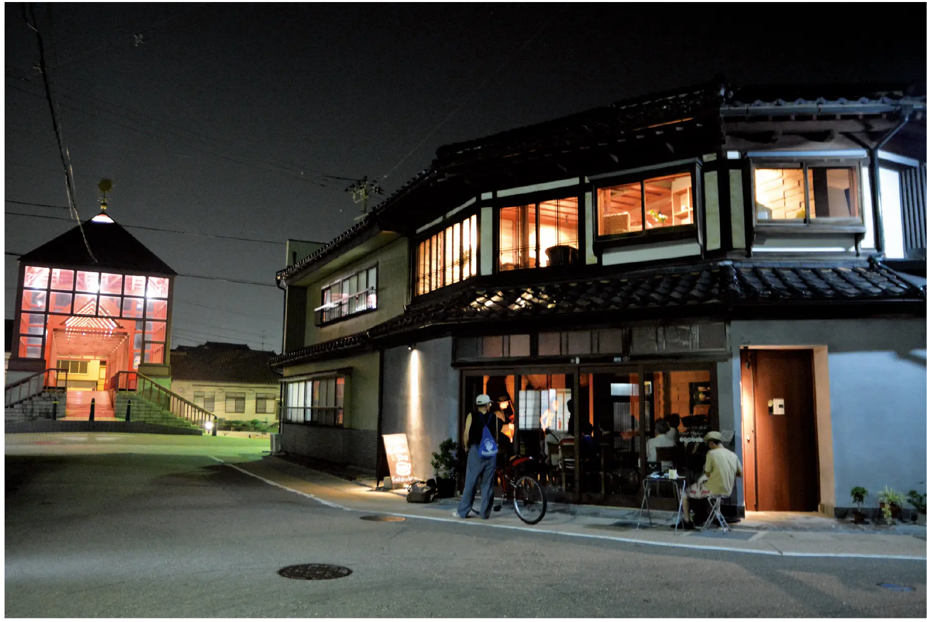 夜の六角堂外観