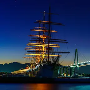 夜明け前の富山湾