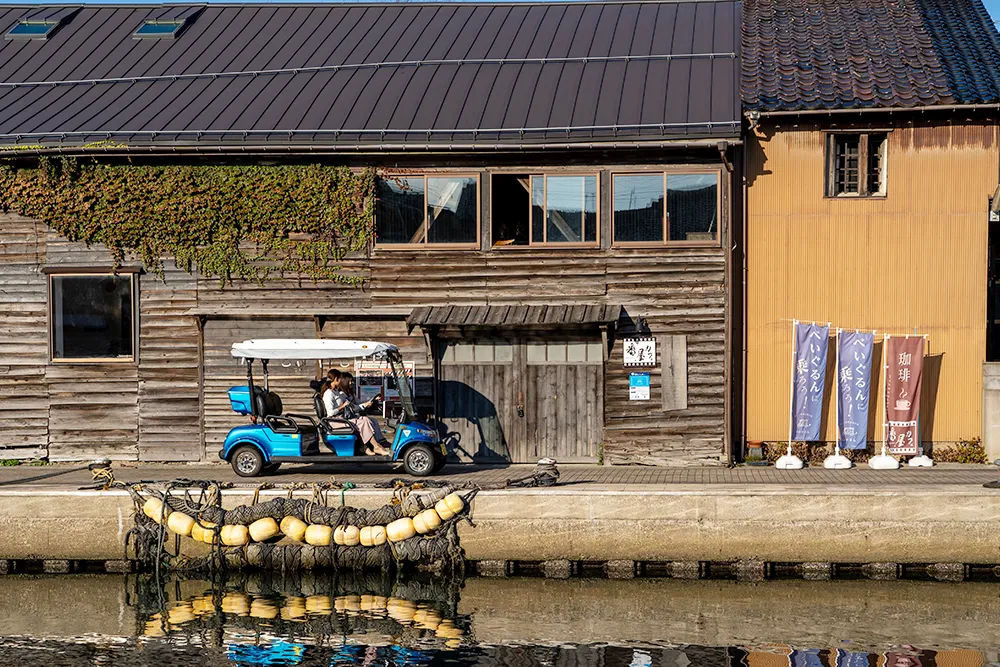 べいかーとに乗る女性