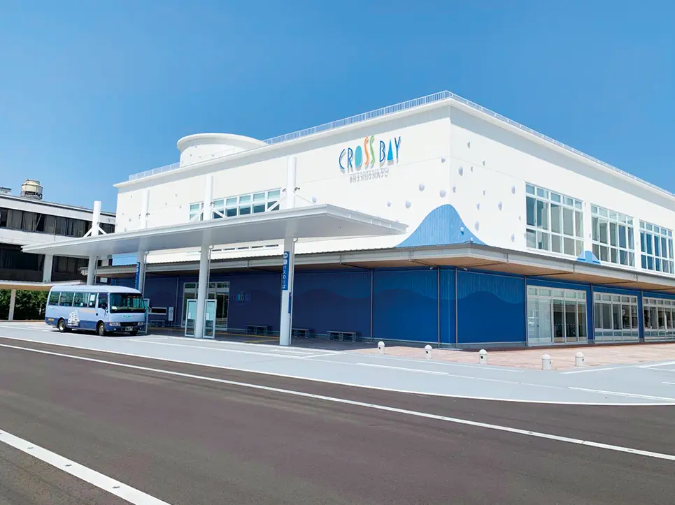 海王丸パークの船影