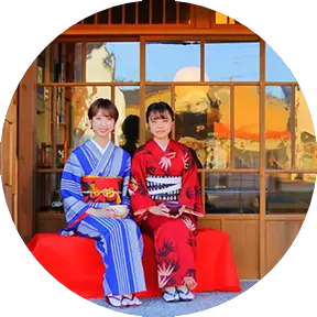 着物の女性たち